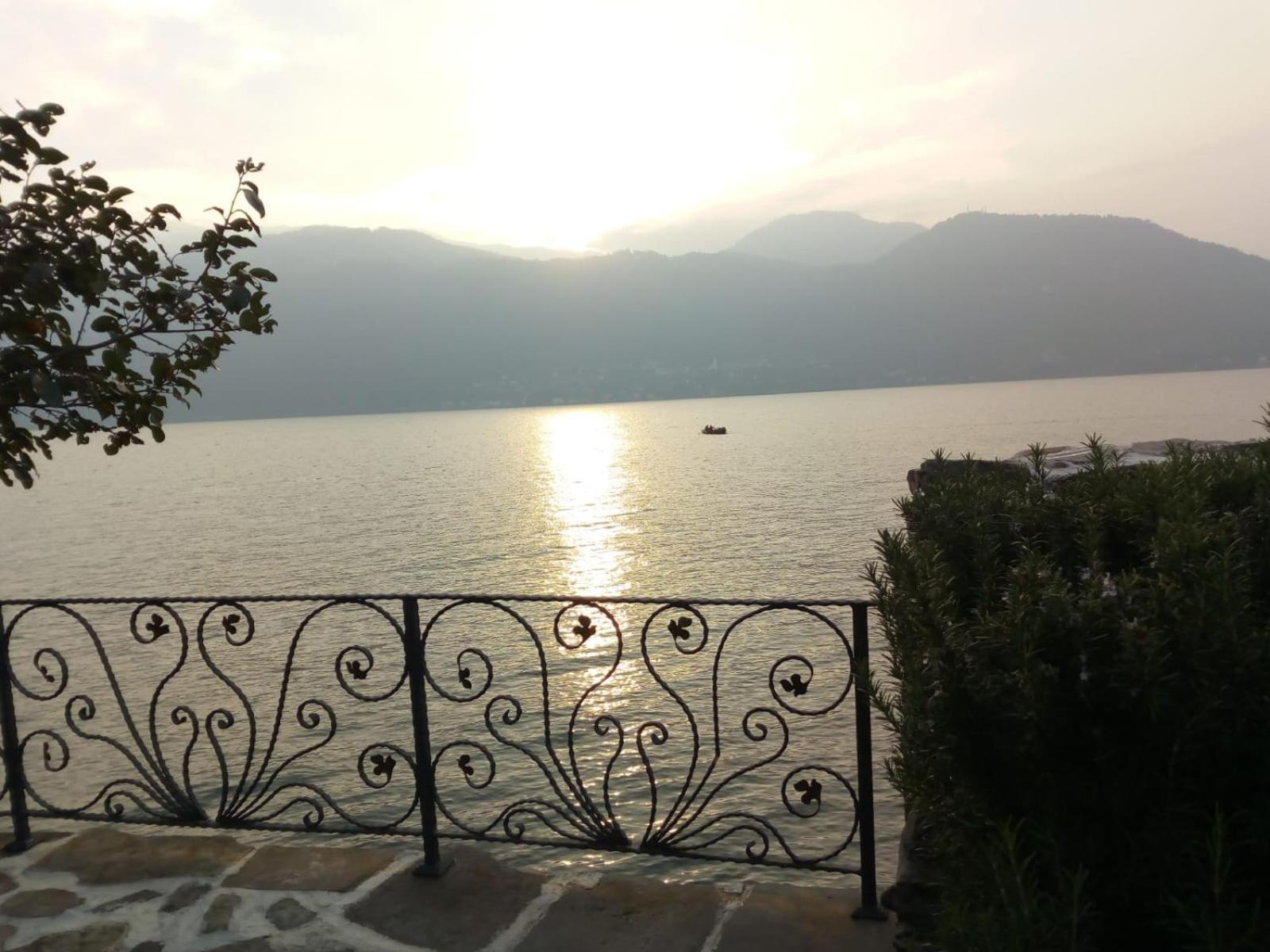 L'Antico Borgo, Un Mix Di Storia E Romanticismo Villa Lierna Exterior foto